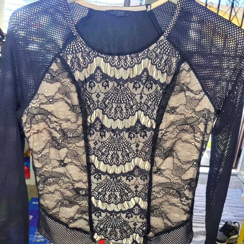 Guess black lace & mesh long sleeves sz Small